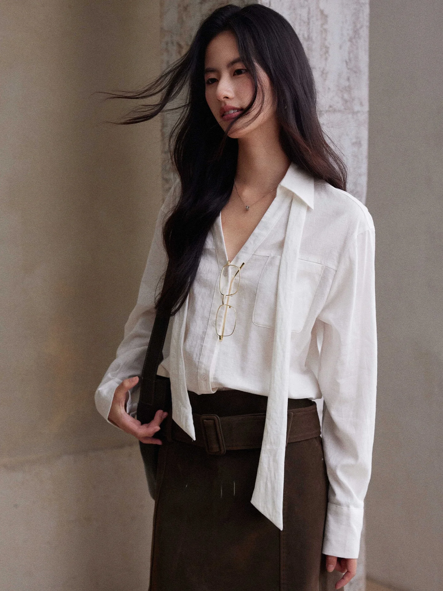 Ele White irt for Women Long Sve Loose Fit Commute Design French Sle Button up V Ne Breathable Thin Material
Ele White irt for Women Long Sve Loose Fit Commute Design French Sle Button up V Ne Breathable Thin Material