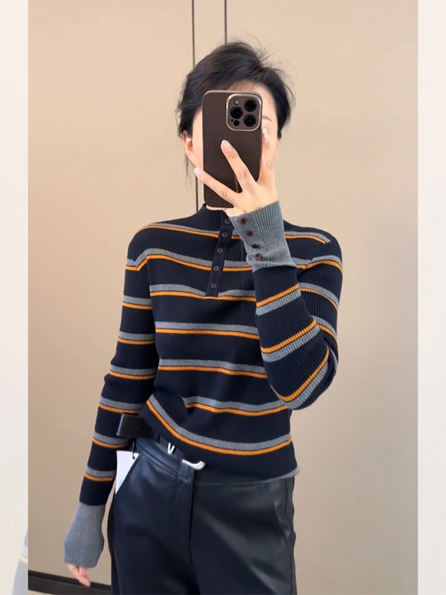 Женский длинный вязаный свитер-свеч на пуговицах с воротником-стойкой, внутренняя одежда, топ в корейском стиле, осень-зима, полосатая мода для поездок на работу
Женский длинный вязаный свитер-свеч на пуговицах с воротником-стойкой, внутренняя одежда, топ в корейском стиле, осень-зима, полосатая мода для поездок на работу