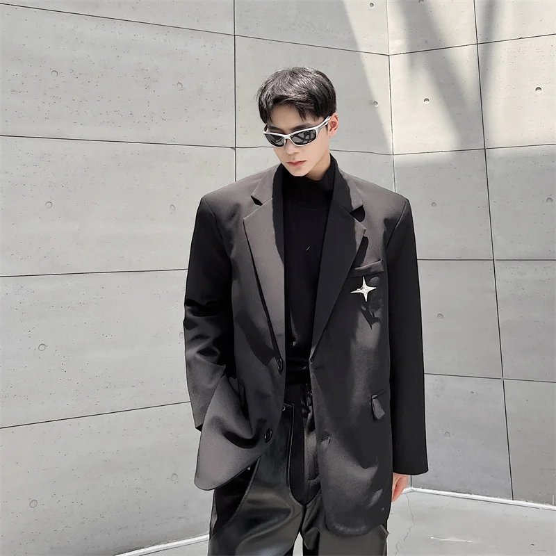 Весенняя новинка: Мужской пиджак в стиле ретро с металлическим декором, высококачественный, элегантный, с эффектом объема.
Весенняя новинка: Мужской пиджак в стиле ретро с металлическим декором, высококачественный, элегантный, с эффектом объема.