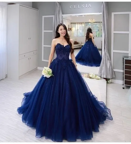 Glittering Navy Blue Sweetheart Ball Gown Quinceanera Dresses Vestidos De 15 Anos Appliques Court Train Princess Birthday Party
Glittering Navy Blue Sweetheart Ball Gown Quinceanera Dresses Vestidos De 15 Anos Appliques Court Train Princess Birthday Party