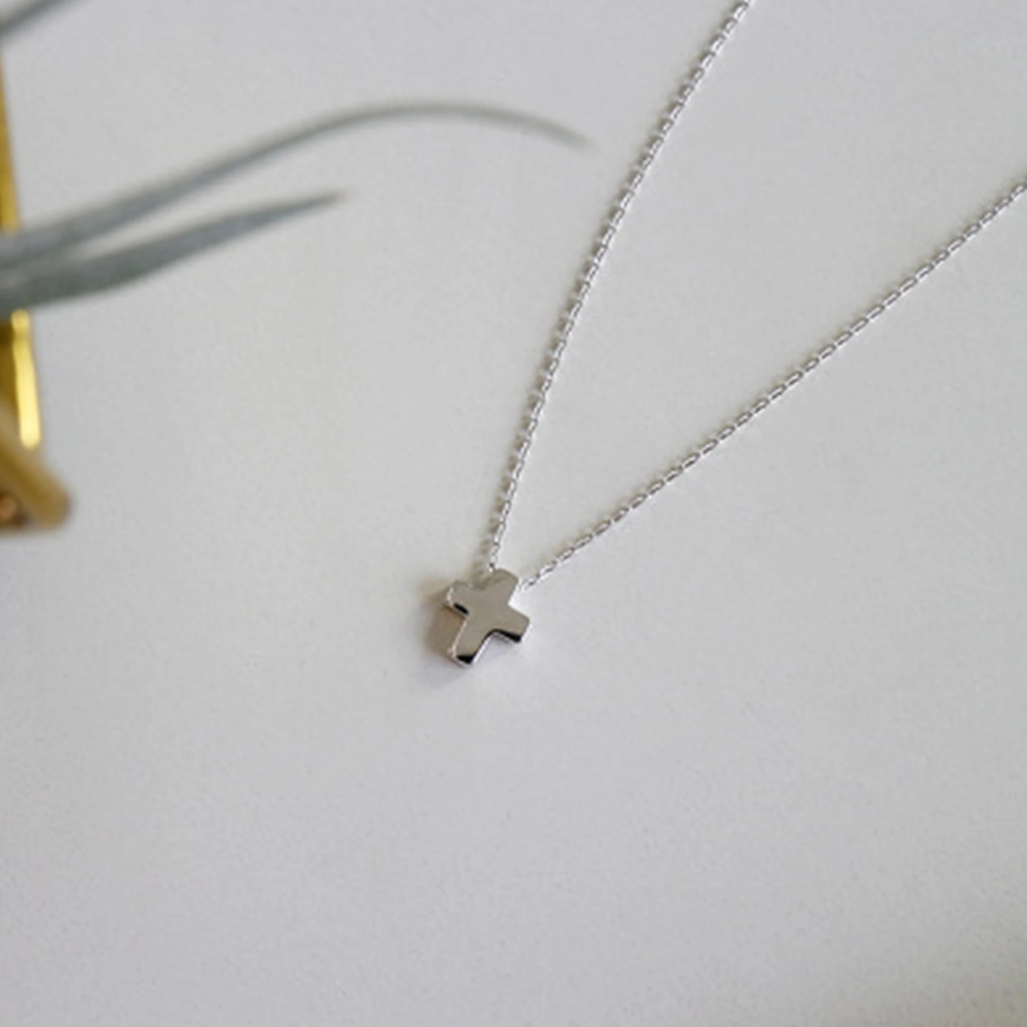 Korean silver S925 pure silver grade simple design student necklace, thin cross necklace, collarbone chain, holiday gift
Korean silver S925 pure silver grade simple design student necklace, thin cross necklace, collarbone chain, holiday gift