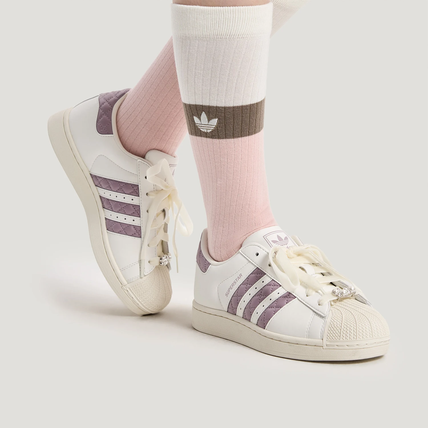 Adidas Authentic Three Leaves Women's Classic Diamond Pattern Shell Head Sneakers KJ7300
Adidas Authentic Three Leaves Women's Classic Diamond Pattern Shell Head Sneakers KJ7300