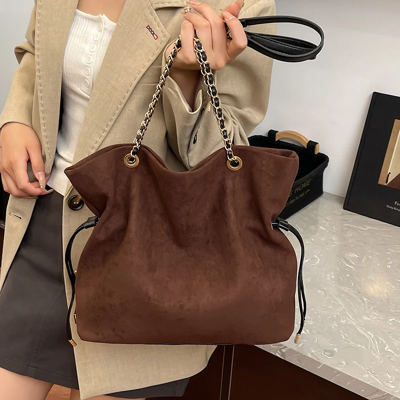 Замшевая матовая женская сумка в стиле ретро, сумка на цепочке подмышки, универсальная сумка на плечо на шнурке, женская высококачественная дорожная сумка большой вместительности
Замшевая матовая женская сумка в стиле ретро, сумка на цепочке подмышки, универсальная сумка на плечо на шнурке, женская высококачественная дорожная сумка большой вместительности