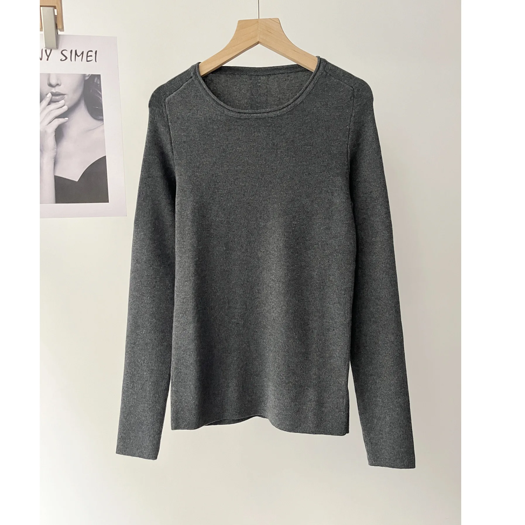 Женский приталенный шерстяной трикотажный топ с длинными рукавами темно-серого цвета весна 16a-2352
Женский приталенный шерстяной трикотажный топ с длинными рукавами темно-серого цвета весна 16a-2352