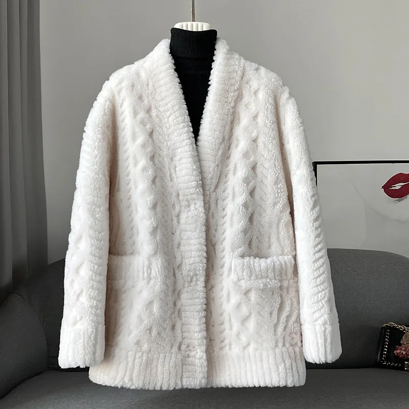 2024 Scissor cut lamb wool coat, women's fur and fur integrated fur coat, medium length winter new young style
2024 Scissor cut lamb wool coat, women's fur and fur integrated fur coat, medium length winter new young style
