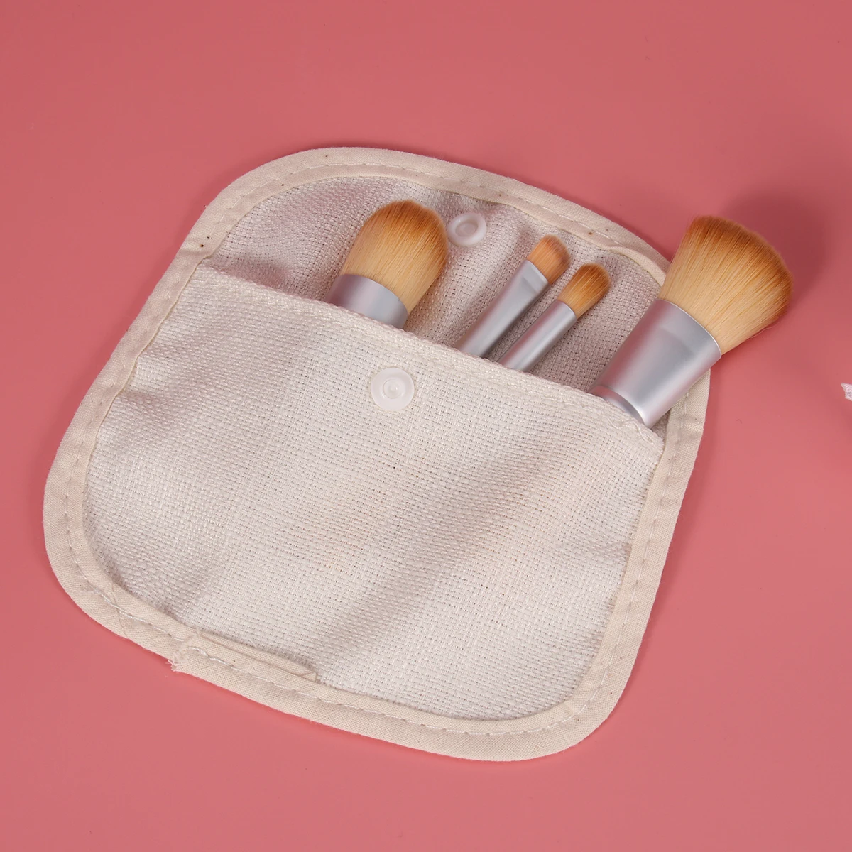 4Pcs Makeup Set Professional Bamboo Handle Soft Bristles Women Daily Use Gift Cosmetics Makeup Brush For Woman Brushes Powder
4Pcs Makeup Set Professional Bamboo Handle Soft Bristles Women Daily Use Gift Cosmetics Makeup Brush For Woman Brushes Powder