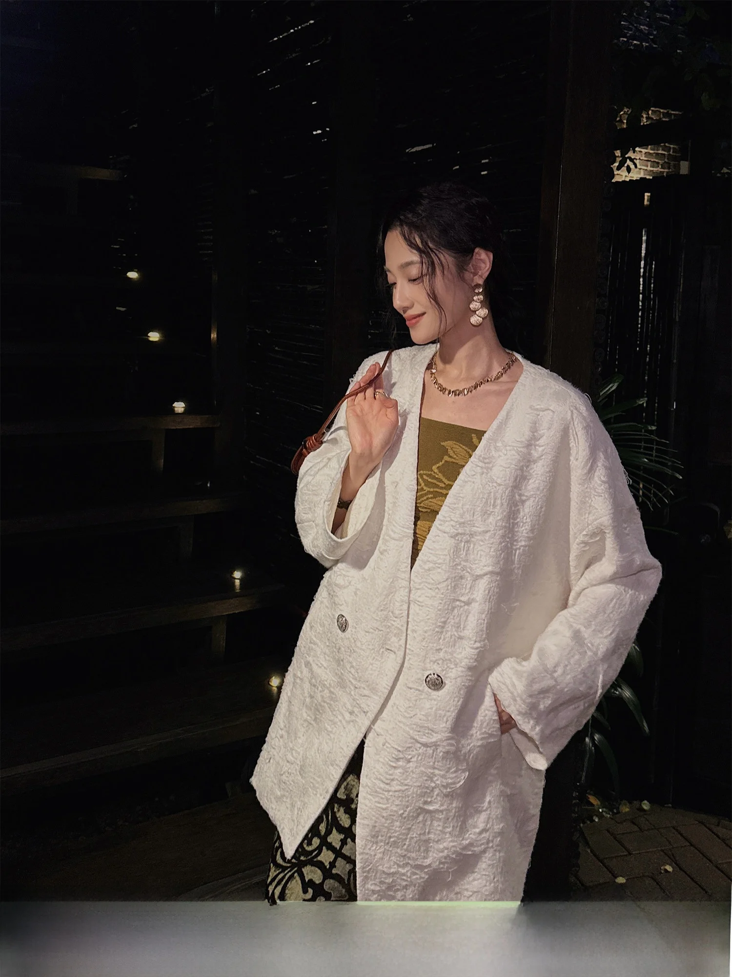 Double Layer Weaving Tassel Fleece Zen Style Coat New 2025 Trend Outerwear Casual Commute Style Waterproof Nylon Fabric
Double Layer Weaving Tassel Fleece Zen Style Coat New 2025 Trend Outerwear Casual Commute Style Waterproof Nylon Fabric