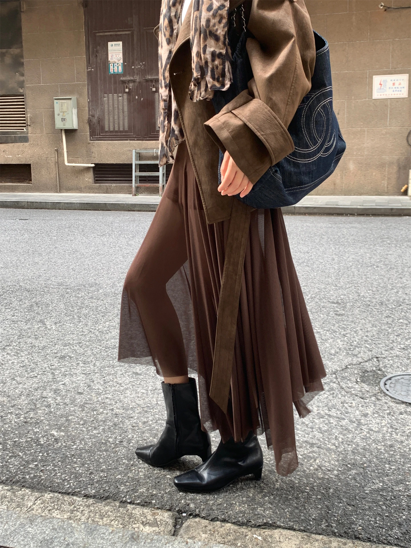 Сексуальная асимметричная юбка из тюля с высокой талией, коричневая, полупрозрачная, тонкая, из полиэфирного волокна, антистатическая, повседневная, без рукавов
Сексуальная асимметричная юбка из тюля с высокой талией, коричневая, полупрозрачная, тонкая, из полиэфирного волокна, антистатическая, повседневная, без рукавов