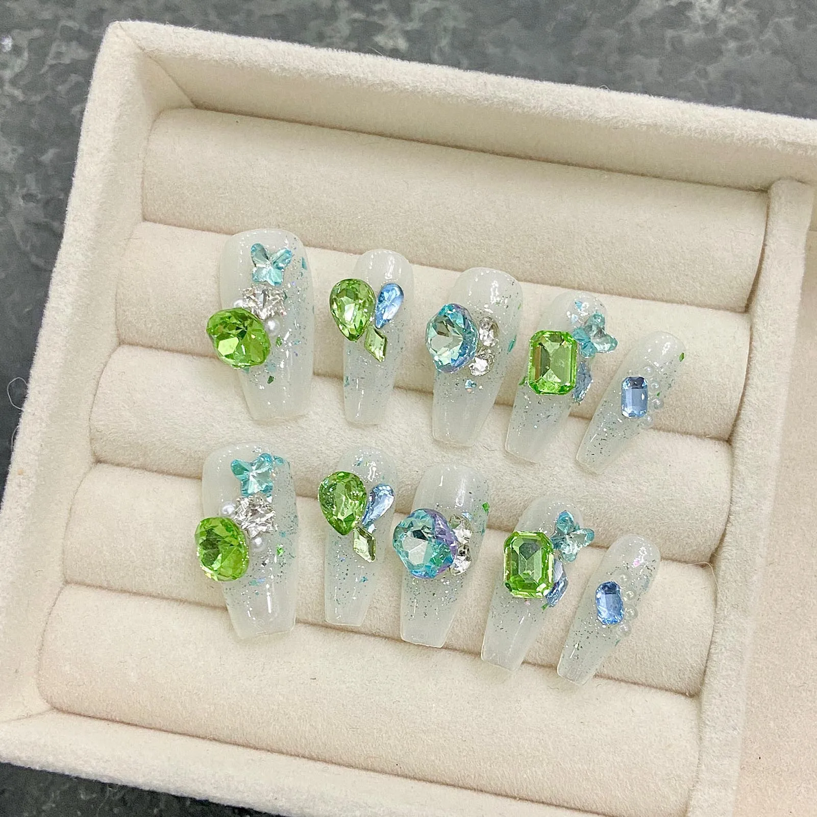 10pcs Handmade Press On Nails White Fake Nails With Blue Green Rhinestones Decor Ballet Flash False Artificial Nails Long Coffin
10pcs Handmade Press On Nails White Fake Nails With Blue Green Rhinestones Decor Ballet Flash False Artificial Nails Long Coffin
