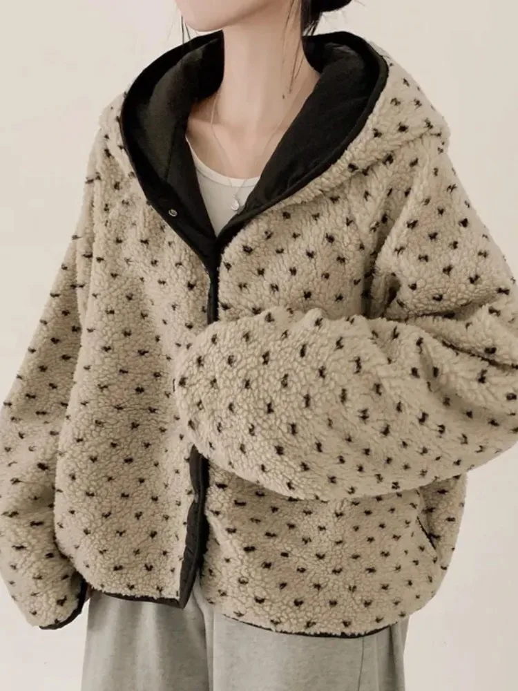 Шикарное осенне-зимнее свободное универсальное хлопковое джето, женское двустороннее хлопковое пальто с капюшоном и мехом ягненка, повседневное хлопковое пальто
Шикарное осенне-зимнее свободное универсальное хлопковое джето, женское двустороннее хлопковое пальто с капюшоном и мехом ягненка, повседневное хлопковое пальто