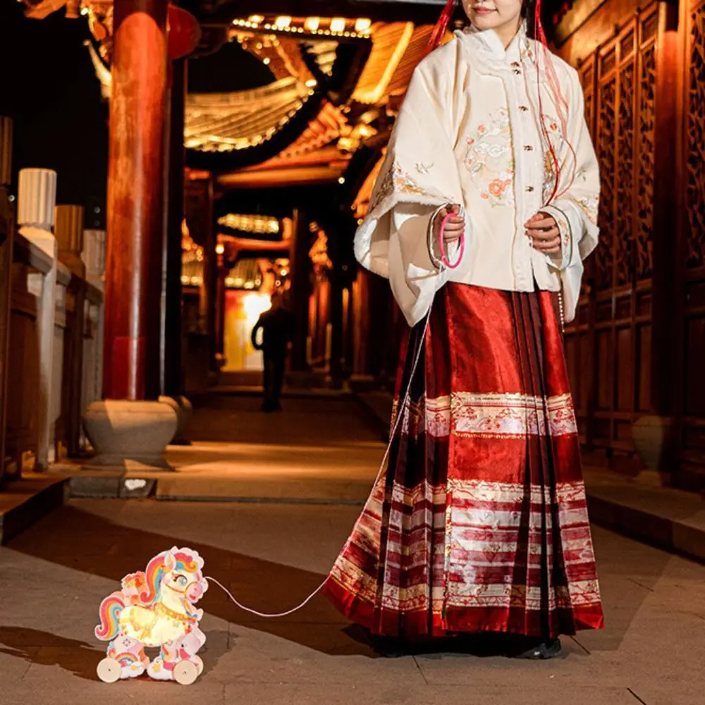 Ancient DIY Chinese New Year Lantern Luminous Cartoon Cute 2026 Horse Year Lantern Traditional PVC Handheld Horse Lantern Gifts
Ancient DIY Chinese New Year Lantern Luminous Cartoon Cute 2026 Horse Year Lantern Traditional PVC Handheld Horse Lantern Gifts