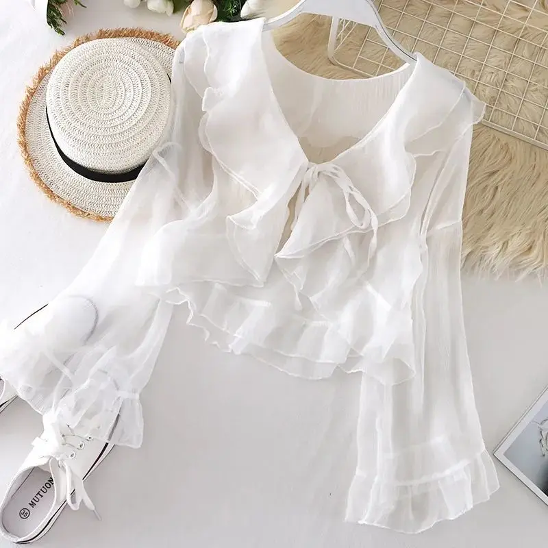 Sweet Summer ort Sve Chiffon Top Women's Thin Bell Sve awl oulder Blouse Korean Sle V Ne Floral Design
Sweet Summer ort Sve Chiffon Top Women's Thin Bell Sve awl oulder Blouse Korean Sle V Ne Floral Design