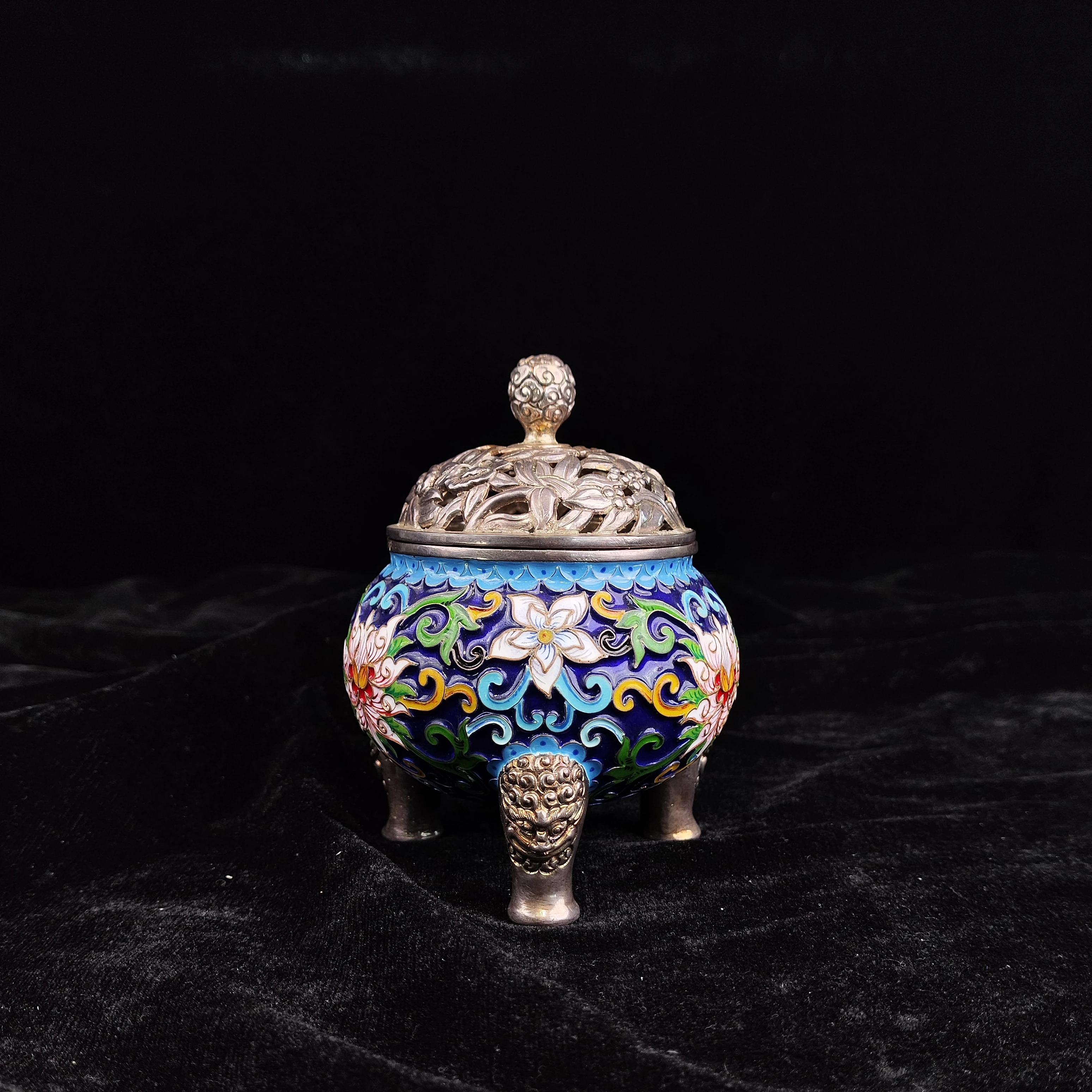 New Arrival Handcrafted Filigree Enamel Pure Silver Incense Burner Agarwood Wood Tea Desk Decor With Sandalwood Scent Wholesale
New Arrival Handcrafted Filigree Enamel Pure Silver Incense Burner Agarwood Wood Tea Desk Decor With Sandalwood Scent Wholesale