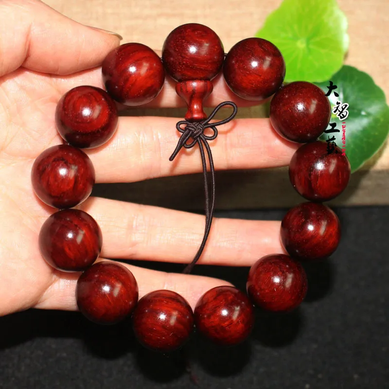 Indian small-leaf rosewood with gold streaks, hand-polished from the same material, with smooth cowhair grain pattern, Buddhist
Indian small-leaf rosewood with gold streaks, hand-polished from the same material, with smooth cowhair grain pattern, Buddhist