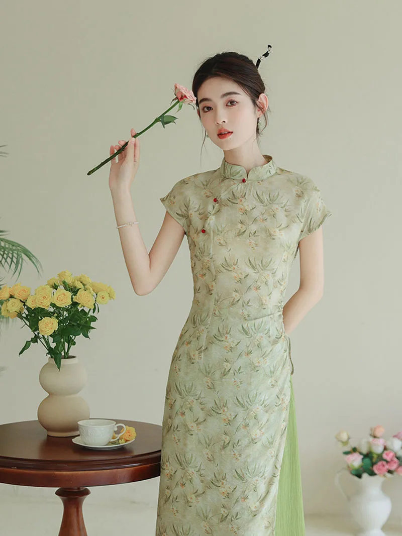 2023 Green Cheongsam Set Women Vintage 2 Piece Breathable Summer Dress Short Sleeve New Chinese Style Qipao with Skirt
2023 Green Cheongsam Set Women Vintage 2 Piece Breathable Summer Dress Short Sleeve New Chinese Style Qipao with Skirt