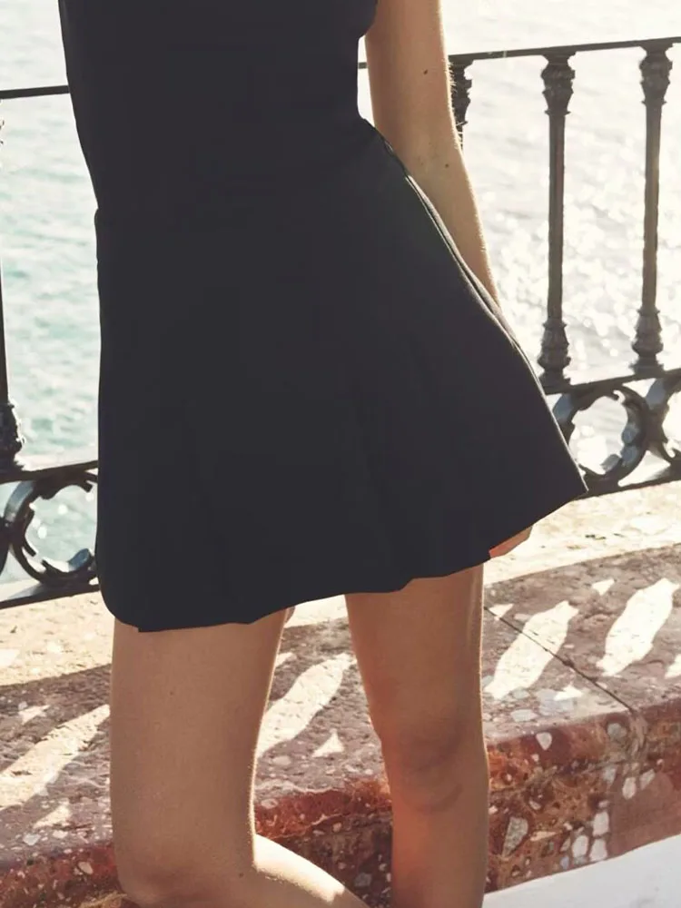 2025 new women's clothing European and American style fashion pleated decoration simple commuting casual skirt pants
2025 new women's clothing European and American style fashion pleated decoration simple commuting casual skirt pants