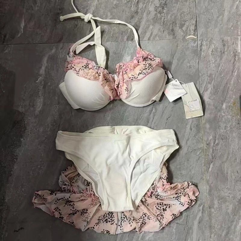 Комплект бикини Y2K с цветочным принтом из трех предметов: топ-халтер, пуш-ап и юбка. Купальник в пляжном стиле для отпуска и спа-процедур. Облегающий крой. Весна-лето.
Комплект бикини Y2K с цветочным принтом из трех предметов: топ-халтер, пуш-ап и юбка. Купальник в пляжном стиле для отпуска и спа-процедур. Облегающий крой. Весна-лето.