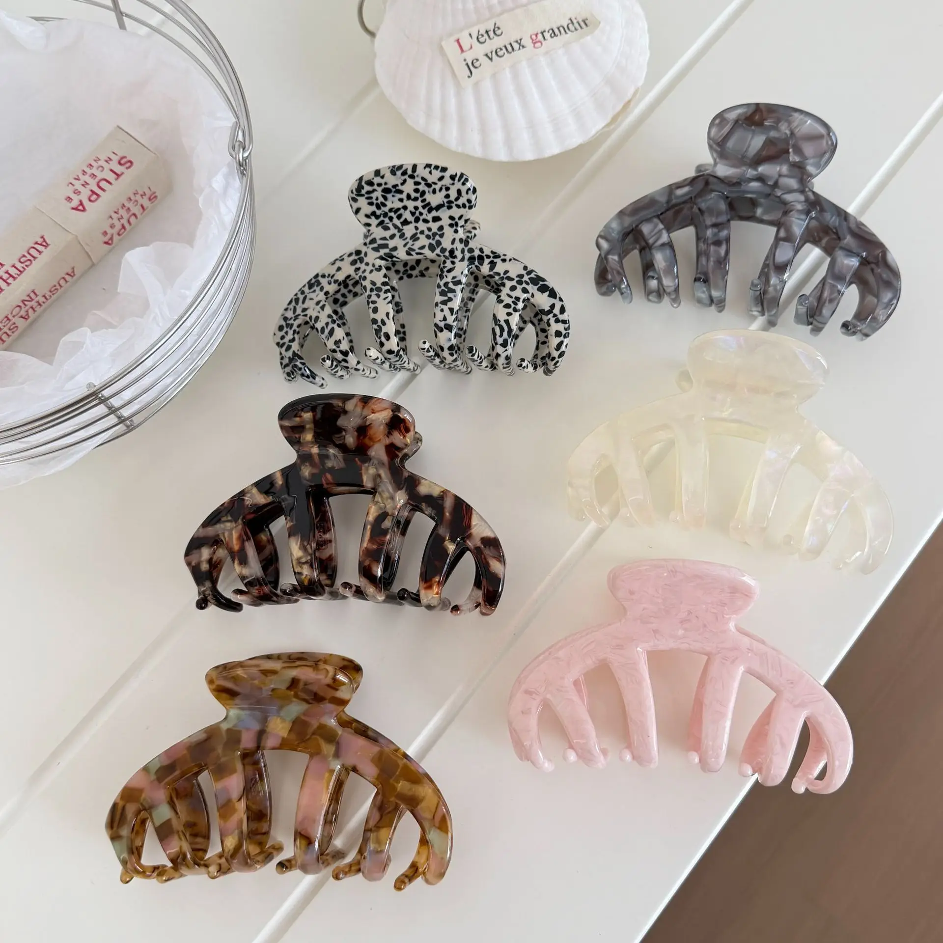 High Capacity Extra Large Acetate Hair Claw Clip Oversized High Quality for Thick Hair Bun Lightweight Strong Grip
High Capacity Extra Large Acetate Hair Claw Clip Oversized High Quality for Thick Hair Bun Lightweight Strong Grip