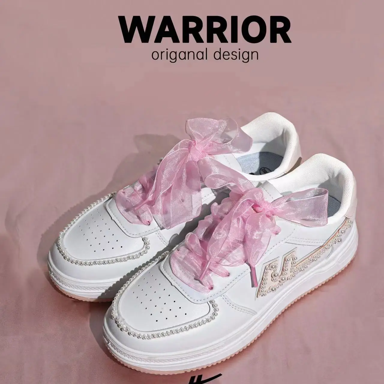 Warrior Luxury Pearl Shoes 2025 New Women's White Leather Leisure Shoes Summer Summer Sweet Silk Ribbon Soft Girls for Shoes
Warrior Luxury Pearl Shoes 2025 New Women's White Leather Leisure Shoes Summer Summer Sweet Silk Ribbon Soft Girls for Shoes