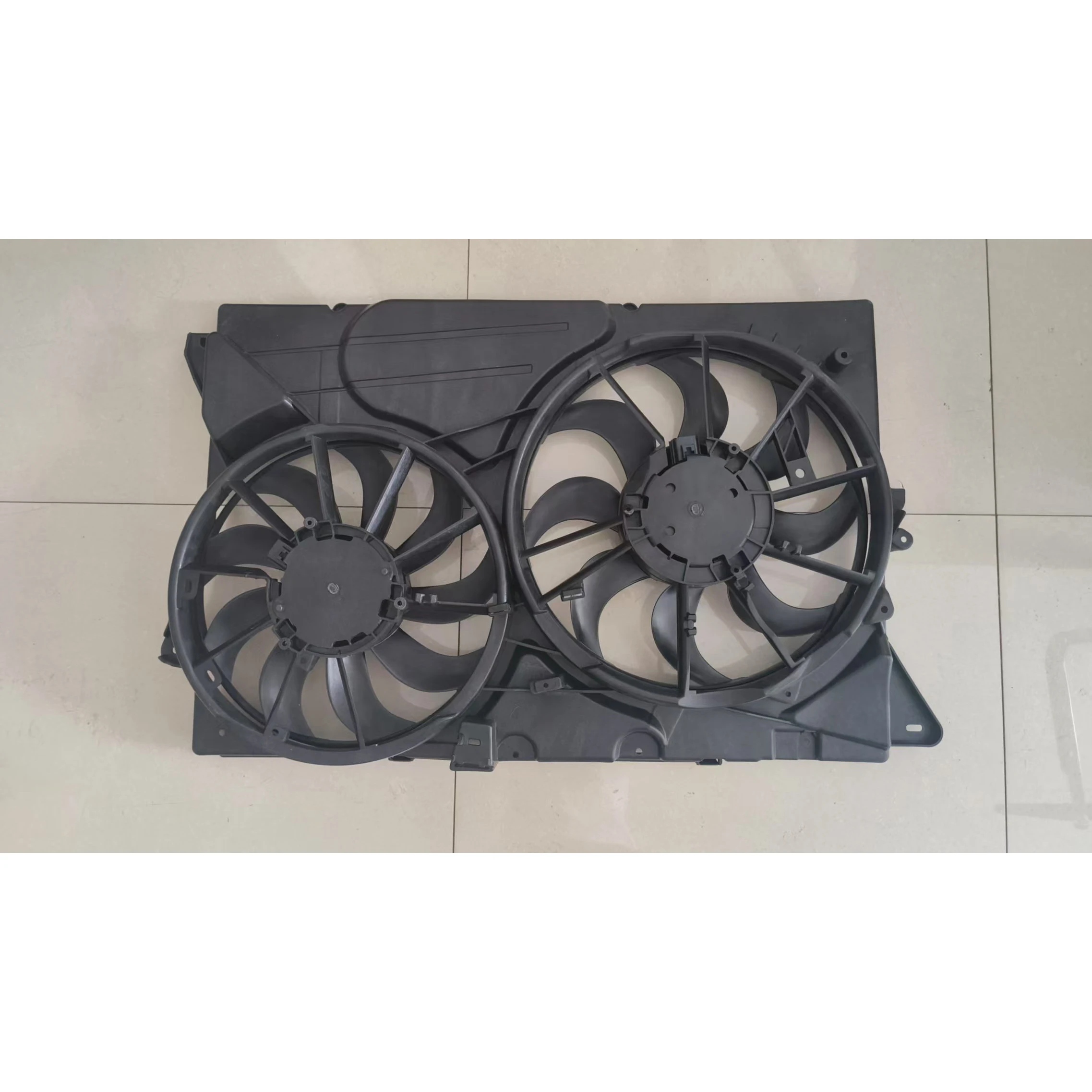 The 3.5L radiator fan is suitable for 2013-2016 Ford Explorer OE BA8Z8C607E/BA8Z8C607G
The 3.5L radiator fan is suitable for 2013-2016 Ford Explorer OE BA8Z8C607E/BA8Z8C607G