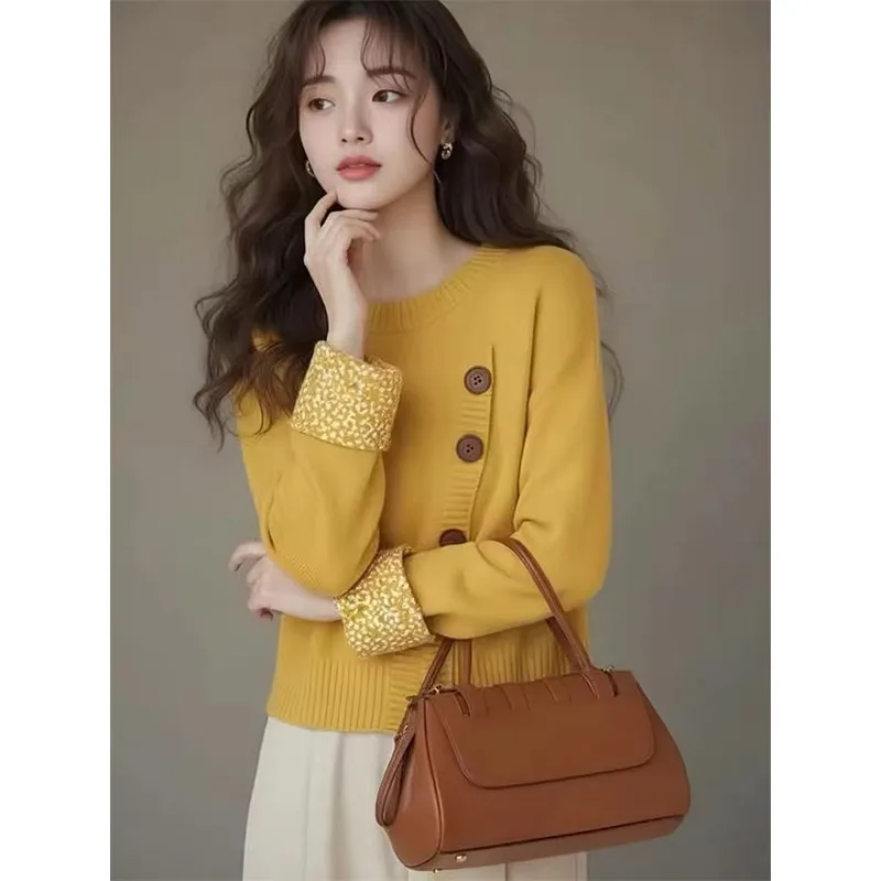 Однотонный вязаный свитер для женщин, базовый слой с перекрестными пуговицами, утягивающий, в конфетных цветах, осенне-зимний, в корейском стиле
Однотонный вязаный свитер для женщин, базовый слой с перекрестными пуговицами, утягивающий, в конфетных цветах, осенне-зимний, в корейском стиле