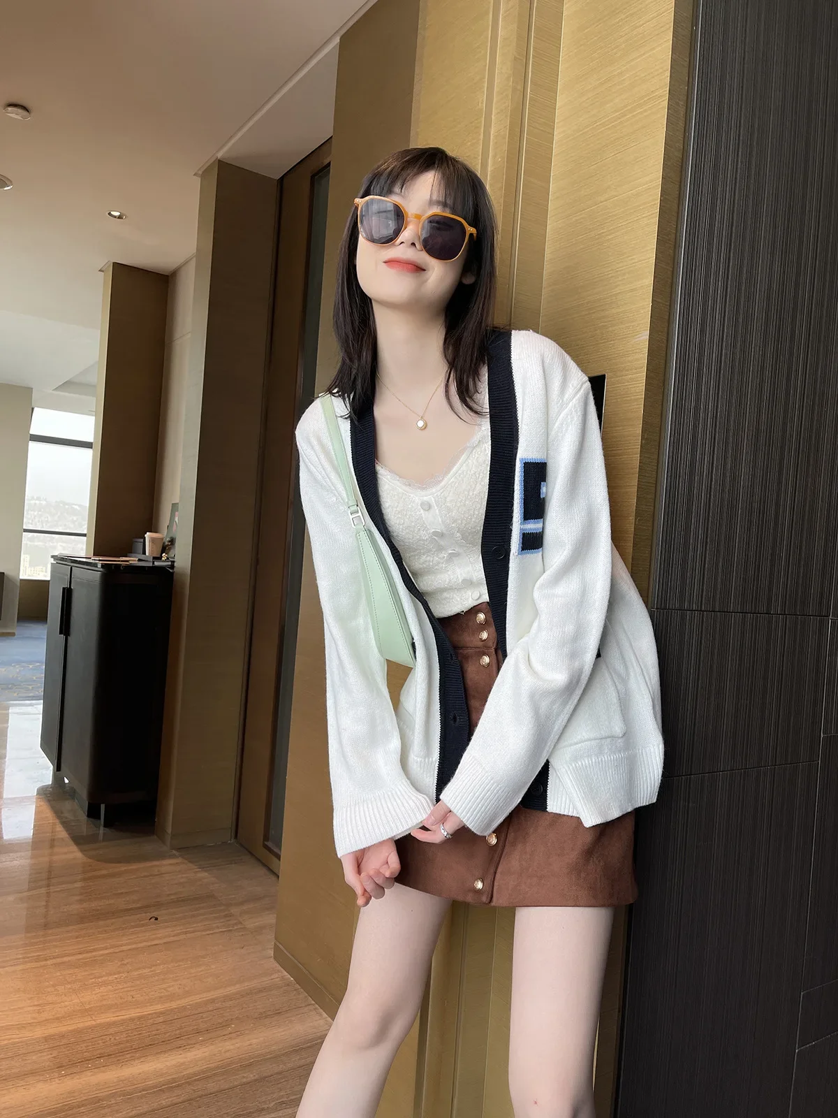 Women's Letter Embroidery Sweater V-neck Long Sleeve Contrast Color Single Breasted Loose Knit Cardigan with Pockets
Women's Letter Embroidery Sweater V-neck Long Sleeve Contrast Color Single Breasted Loose Knit Cardigan with Pockets