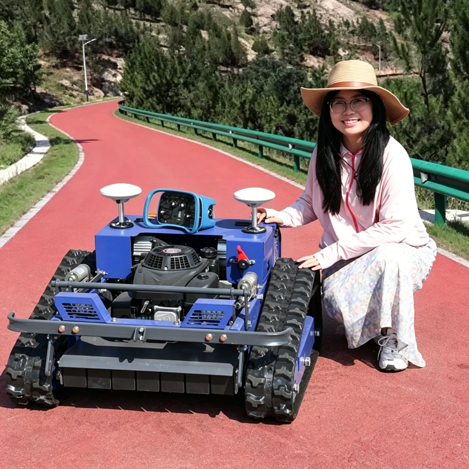 Customized tracked diesel lawn mower remote control mowing robot suitable for farm, orchard, dam, field and grass restoration
Customized tracked diesel lawn mower remote control mowing robot suitable for farm, orchard, dam, field and grass restoration