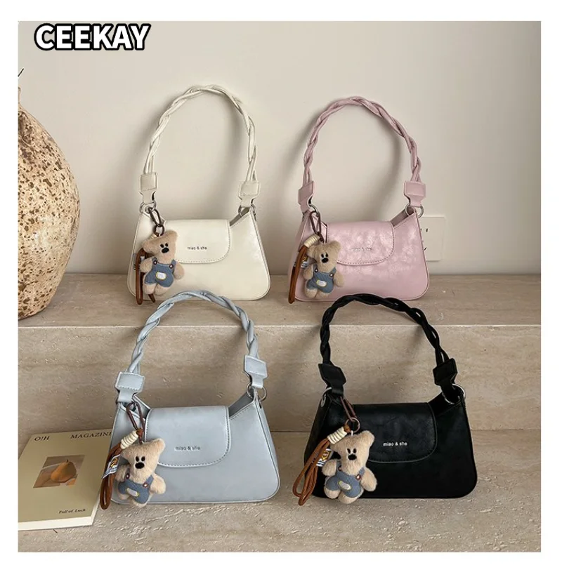 CEEKAY Women's Shoulder Bag Cream White Soft PU Leather Small Ruched Handbag Braided Strap Plush Bear Pendant Daily Casual Sweet
CEEKAY Women's Shoulder Bag Cream White Soft PU Leather Small Ruched Handbag Braided Strap Plush Bear Pendant Daily Casual Sweet