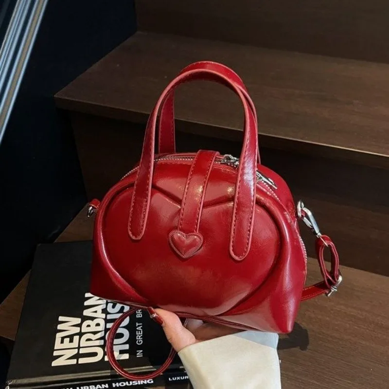 Стильная минималистичная сумка для подгузников в винтажном стиле, большая вместительная сумка через плечо для женщин, роскошная кожаная сумка-тоут.
Стильная минималистичная сумка для подгузников в винтажном стиле, большая вместительная сумка через плечо для женщин, роскошная кожаная сумка-тоут.