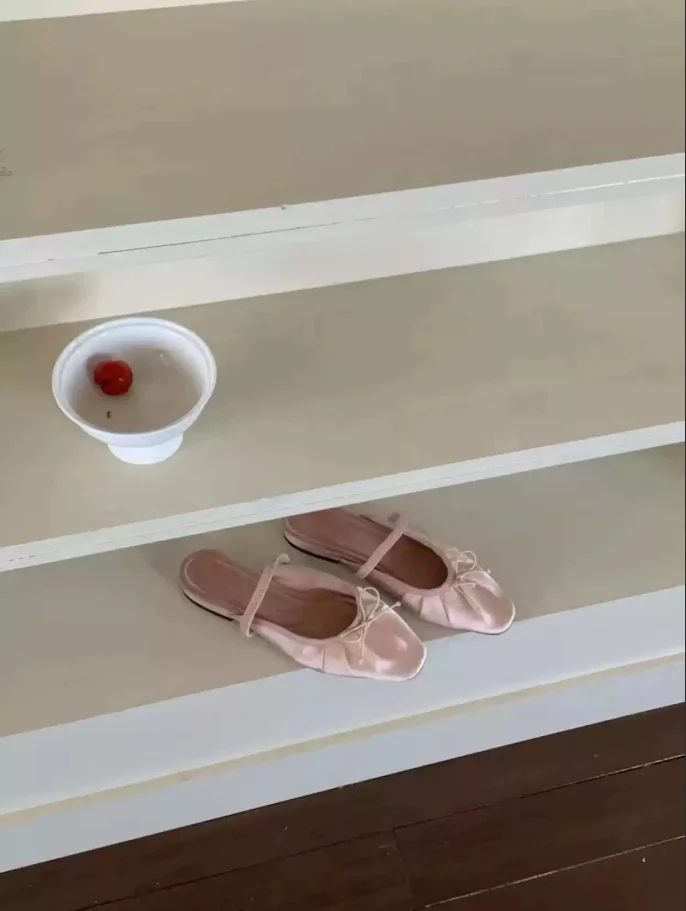 Women's Pink Satin Ballet Mules Ruched Square-Toe Slippers with Bow and Strap Elegant Footwear for Loungewear Bridal Occasions
Women's Pink Satin Ballet Mules Ruched Square-Toe Slippers with Bow and Strap Elegant Footwear for Loungewear Bridal Occasions
