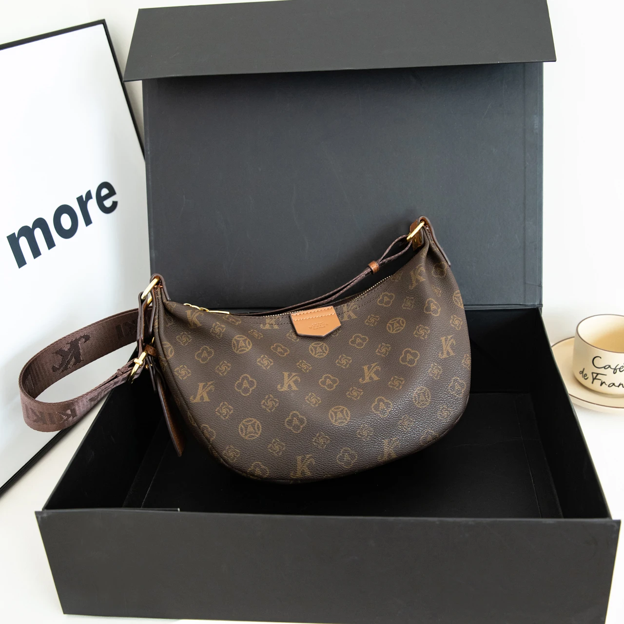 CITEXLV Flagip Store Autumn Winter Luxury Small Luxury High End Cysanthemum Dumpling Bag 2024 New Wide oulder Crossbody...
CITEXLV Flagip Store Autumn Winter Luxury Small Luxury High End Cysanthemum Dumpling Bag 2024 New Wide oulder Crossbody...