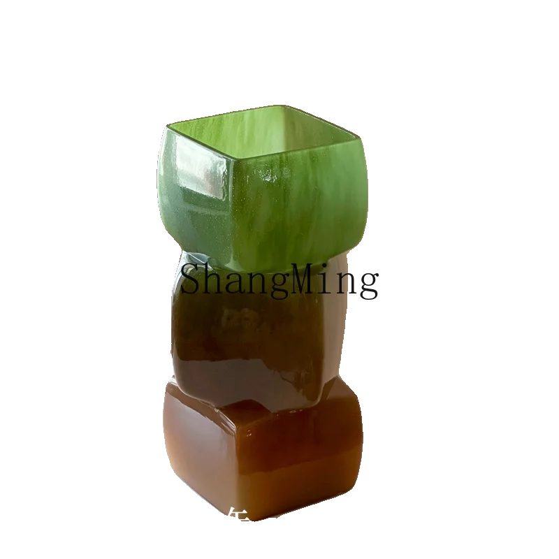 LXY New Chinese-style glazed square mouth vase niche design sense water-raised flowers geometric green glass flower ornament
LXY New Chinese-style glazed square mouth vase niche design sense water-raised flowers geometric green glass flower ornament