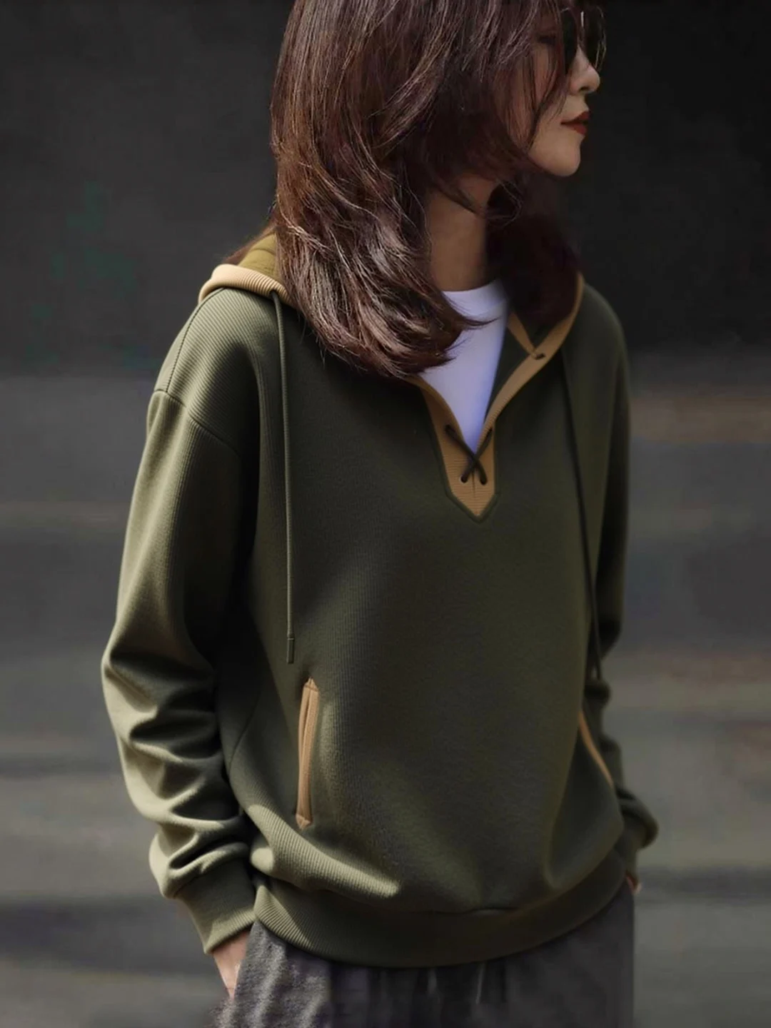 Fashionable Hooded Casual Sweatshirt Color Block Design Slimming Leisure Women's Top Commute Style Standard Fit Winter New Ar...
Fashionable Hooded Casual Sweatshirt Color Block Design Slimming Leisure Women's Top Commute Style Standard Fit Winter New Ar...