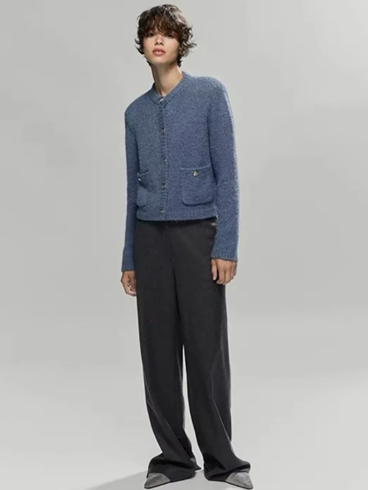 Осень-зима синий вязаный открытый кардиган женский модный шерстяной трикотаж низкий круглый Ne Long Sve прямое пальто
Осень-зима синий вязаный открытый кардиган женский модный шерстяной трикотаж низкий круглый Ne Long Sve прямое пальто