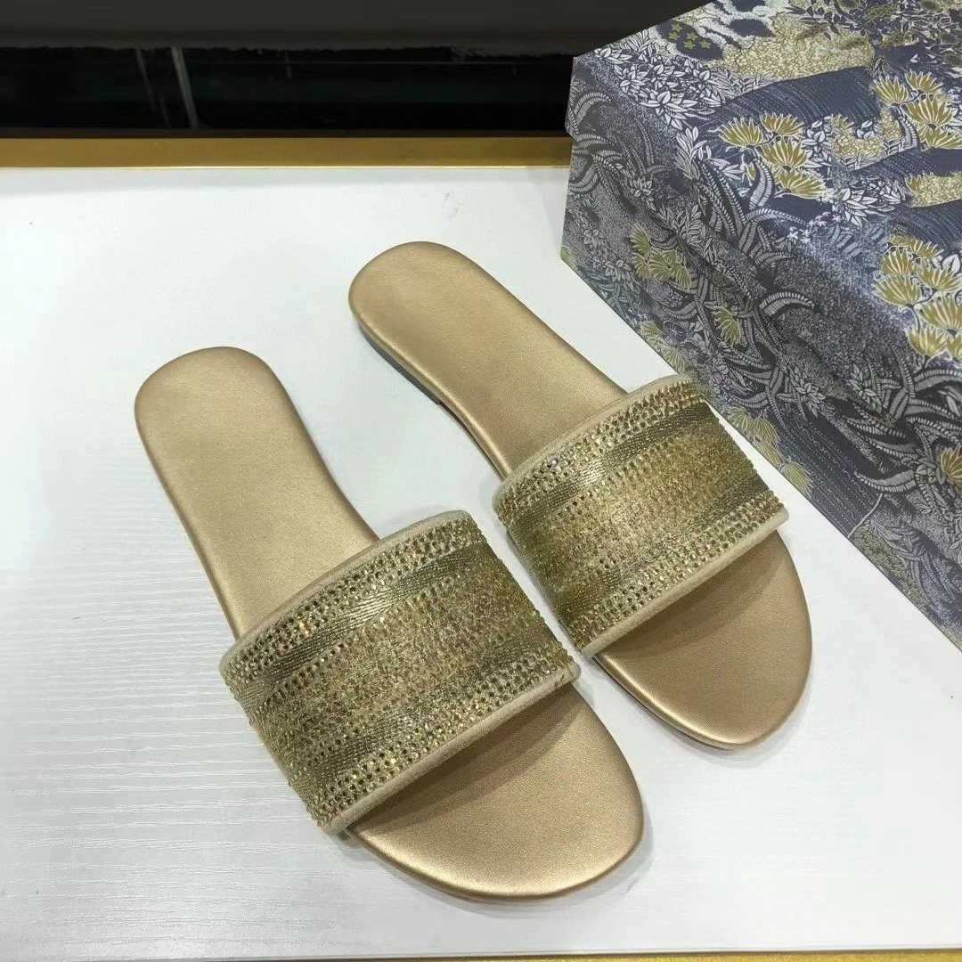 2026 Summer New Women's Rhinestone Slides Casual Flat Sandals Lightweight Non-Slip Outdoor Slippers All-Matching Trendy
2026 Summer New Women's Rhinestone Slides Casual Flat Sandals Lightweight Non-Slip Outdoor Slippers All-Matching Trendy