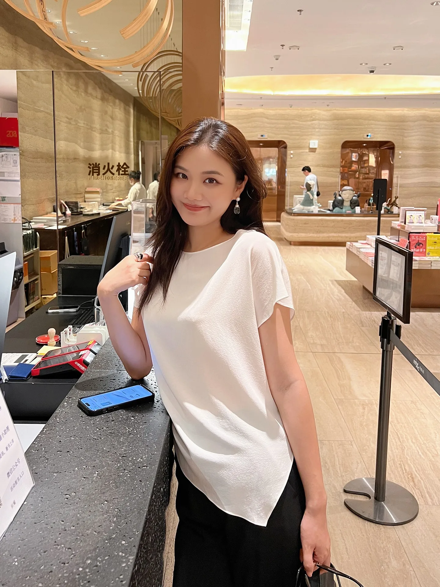 Elegant Summer New Silk 20 Momme Real Silk Asymmetrical One-Shoulder Short-Sleeve T-Shirt Women's Standard Fit Silk T-Shirt
Elegant Summer New Silk 20 Momme Real Silk Asymmetrical One-Shoulder Short-Sleeve T-Shirt Women's Standard Fit Silk T-Shirt