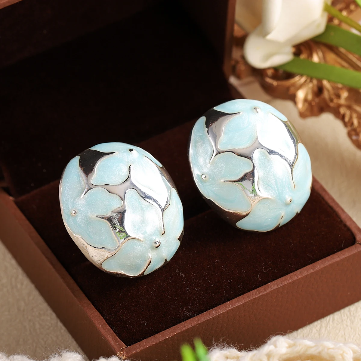 Elegant Enamel Flower Oval Stud Earrings Vintage Palace Dome Half Ball Earrings Hand Painted Glaze Floral Jewelry for Women
Elegant Enamel Flower Oval Stud Earrings Vintage Palace Dome Half Ball Earrings Hand Painted Glaze Floral Jewelry for Women