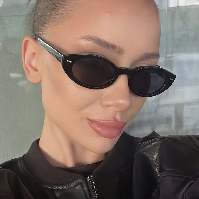 New Vintage Y2K Small-Frame Sunglasses Stylish Street Style Solar Glasses Women's INS Style Outdoor Activities Shades UV400
New Vintage Y2K Small-Frame Sunglasses Stylish Street Style Solar Glasses Women's INS Style Outdoor Activities Shades UV400