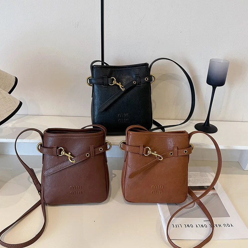 2025 Autumn Minimalist Shoulder Bag, Chic Underarm Purse for Women, Versatile Commuter Crossbody, Trendy Day to Night Tote
2025 Autumn Minimalist Shoulder Bag, Chic Underarm Purse for Women, Versatile Commuter Crossbody, Trendy Day to Night Tote