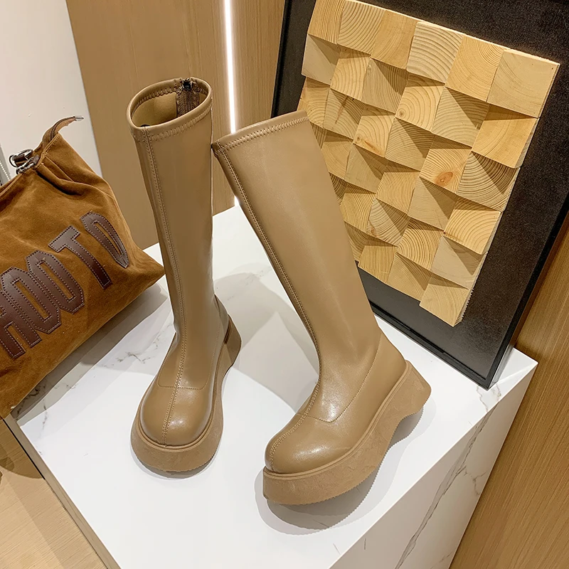 Четырехсезонные однотонные двухцветные женские модные повседневные модные ботинки больших размеров на плоской подошве и толстой подошве
Четырехсезонные однотонные двухцветные женские модные повседневные модные ботинки больших размеров на плоской подошве и толстой подошве