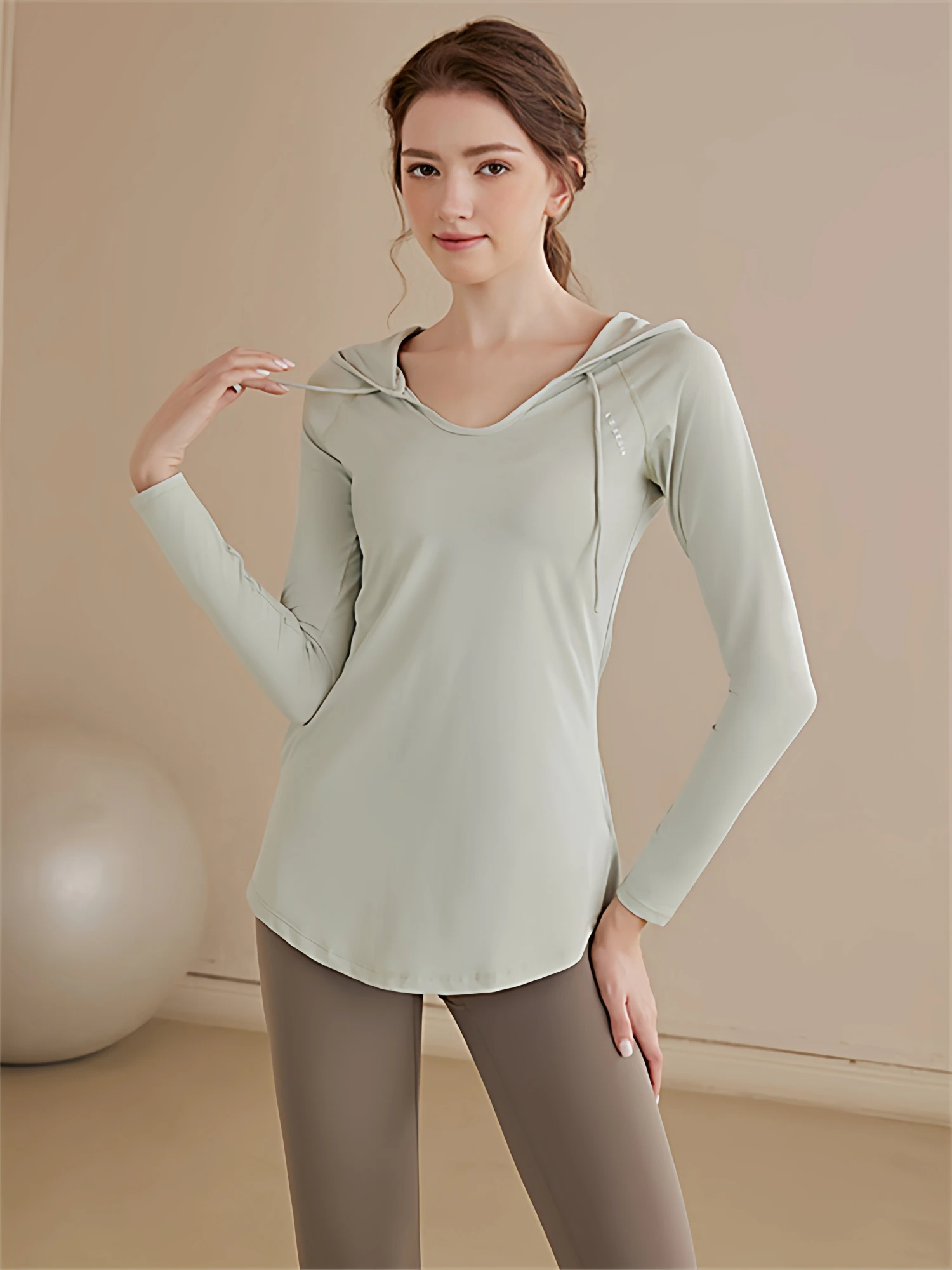 Loose Long Sve Women's T-irt Fitn Yoga Sportswear Hooded Qui Dry Butt Covering Large Size Top for Autumn Winter
Loose Long Sve Women's T-irt Fitn Yoga Sportswear Hooded Qui Dry Butt Covering Large Size Top for Autumn Winter