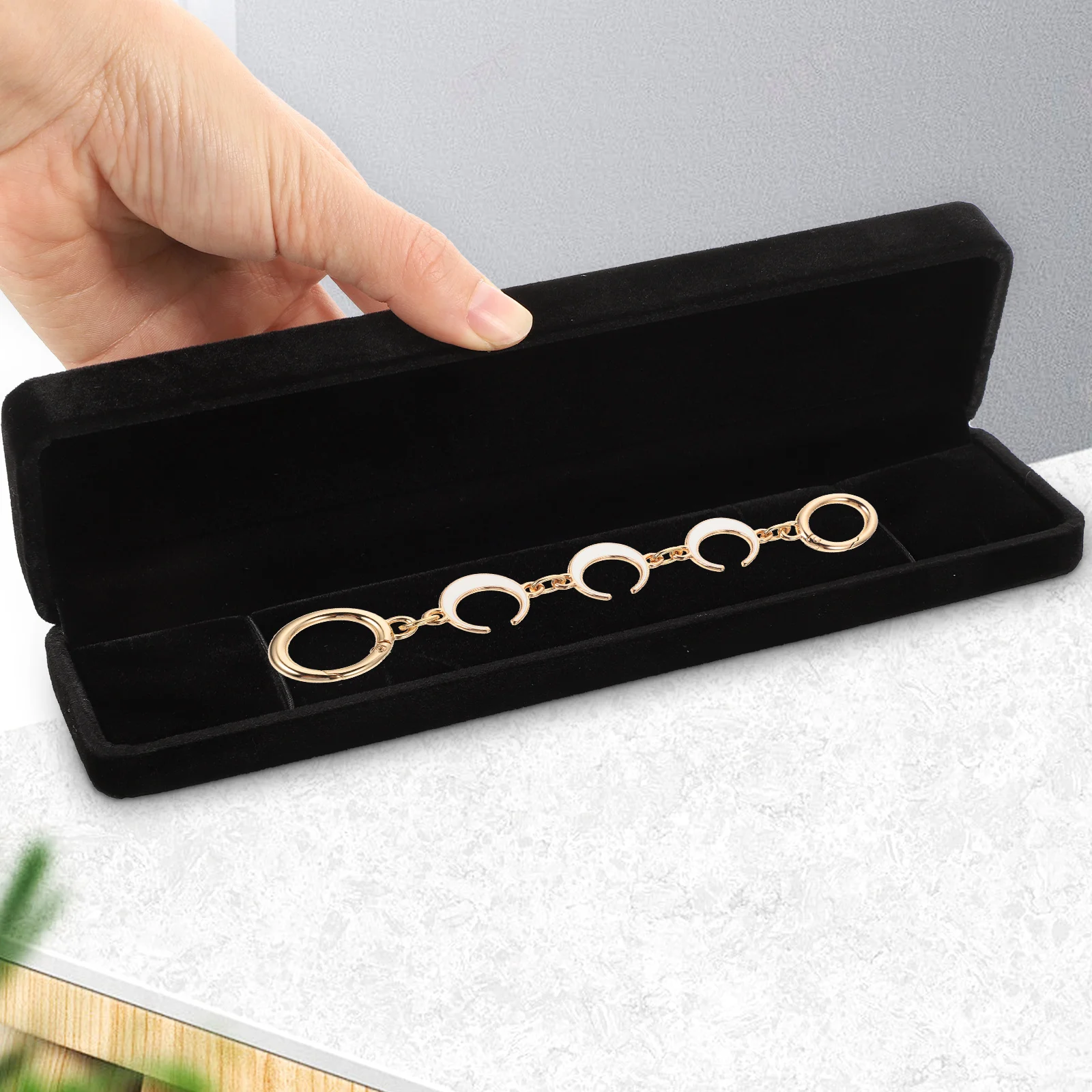 2Pcs Long Velvet Material Necklace Box Storage for Necklaces Bracelets Jewelry Jewelry Box For Necklace Display ganizer
2Pcs Long Velvet Material Necklace Box Storage for Necklaces Bracelets Jewelry Jewelry Box For Necklace Display ganizer