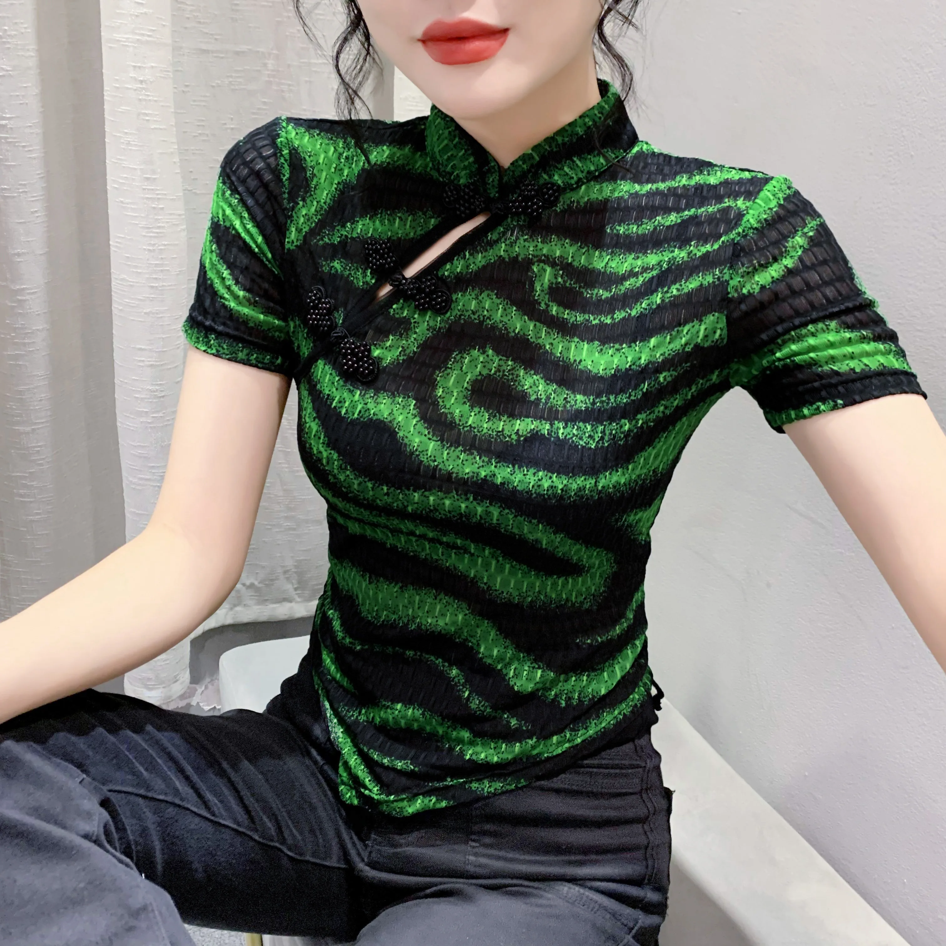 2023 New Summer Vintage Clothes Mesh T-Shirt Women Chic Sexy Stand Button Print Tops Short Sleeve All Match Irregular Tees 36101
2023 New Summer Vintage Clothes Mesh T-Shirt Women Chic Sexy Stand Button Print Tops Short Sleeve All Match Irregular Tees 36101