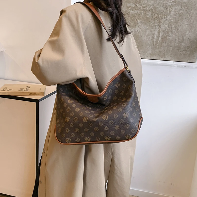 Женская роскошная кожаная классическая модная большая сумка, дизайнерская сумка на плечо для модных городских видов и удобная повседневная одежда
Женская роскошная кожаная классическая модная большая сумка, дизайнерская сумка на плечо для модных городских видов и удобная повседневная одежда