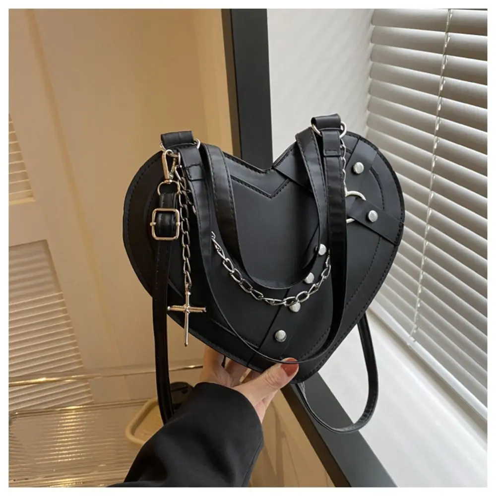 Винтажная черная сумка через плечо из искусственной кожи с цепочкой и заклепками в форме сердца, готическая большая сумка, большая вместительная портативная женская сумка
Винтажная черная сумка через плечо из искусственной кожи с цепочкой и заклепками в форме сердца, готическая большая сумка, большая вместительная портативная женская сумка