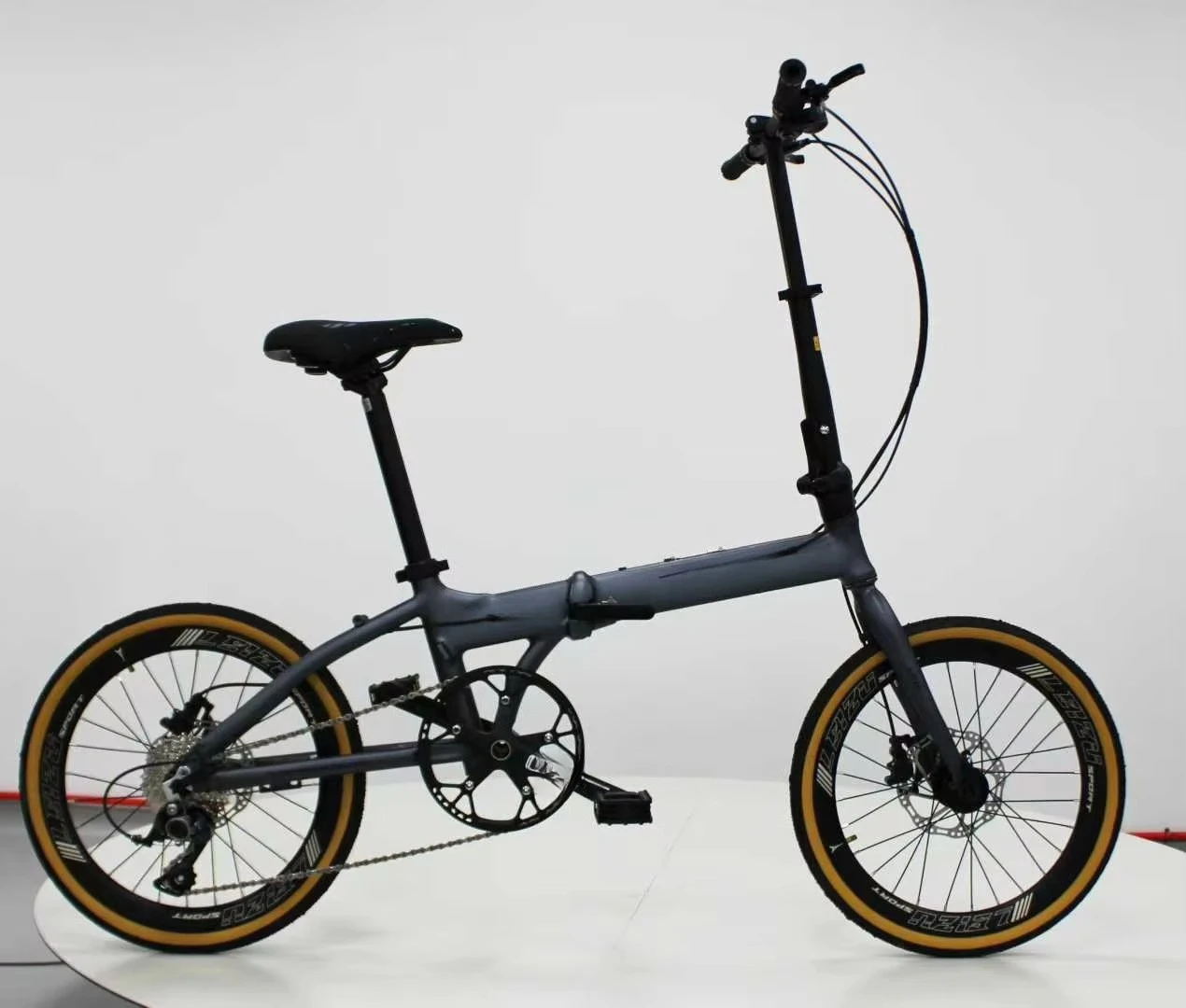 High Quality Steel Aluminum 20-Inch Folding Adult Bike with Double Disc Brake 7-Speed Lightweight Street Use Hot Selling
High Quality Steel Aluminum 20-Inch Folding Adult Bike with Double Disc Brake 7-Speed Lightweight Street Use Hot Selling