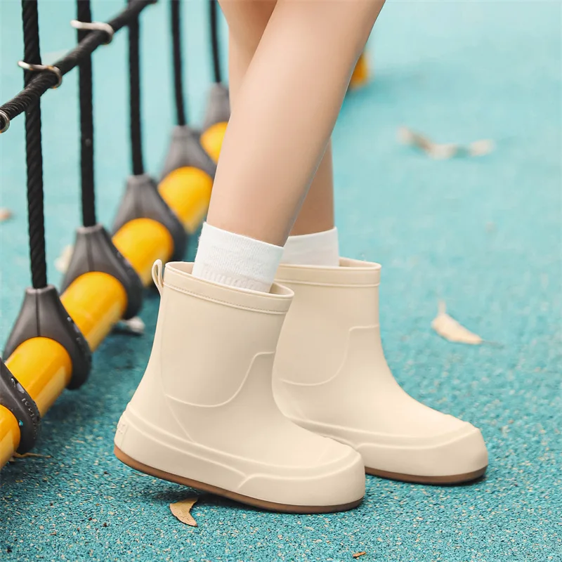 Fashionable Women's Rain Boots Korean Simple Outdoor Wearable Waterproof Slip-Resistant Kitchen Car Wash Shoes Spring Autumn
Fashionable Women's Rain Boots Korean Simple Outdoor Wearable Waterproof Slip-Resistant Kitchen Car Wash Shoes Spring Autumn