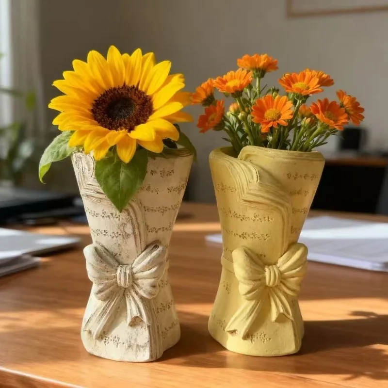 Bow Design Vase Modern Art Nordic Decorative Vase Used for Wedding, Living Room, Office, Bedroom Decoration
Bow Design Vase Modern Art Nordic Decorative Vase Used for Wedding, Living Room, Office, Bedroom Decoration