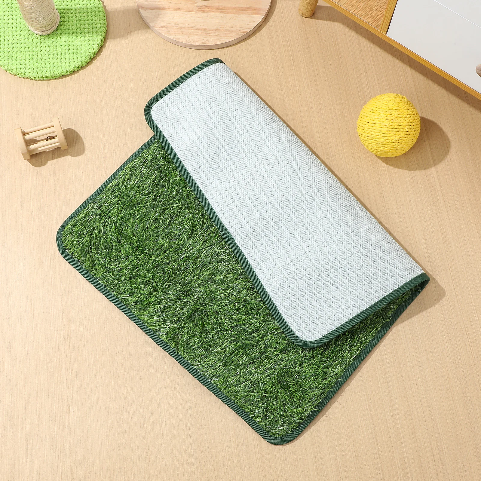 Pet Pee Pad with Absorbent Core Vivid Artificial Grass Top Replaceable Design Ideal for Puppy Training Elderly Dogs Portable Pet
Pet Pee Pad with Absorbent Core Vivid Artificial Grass Top Replaceable Design Ideal for Puppy Training Elderly Dogs Portable Pet