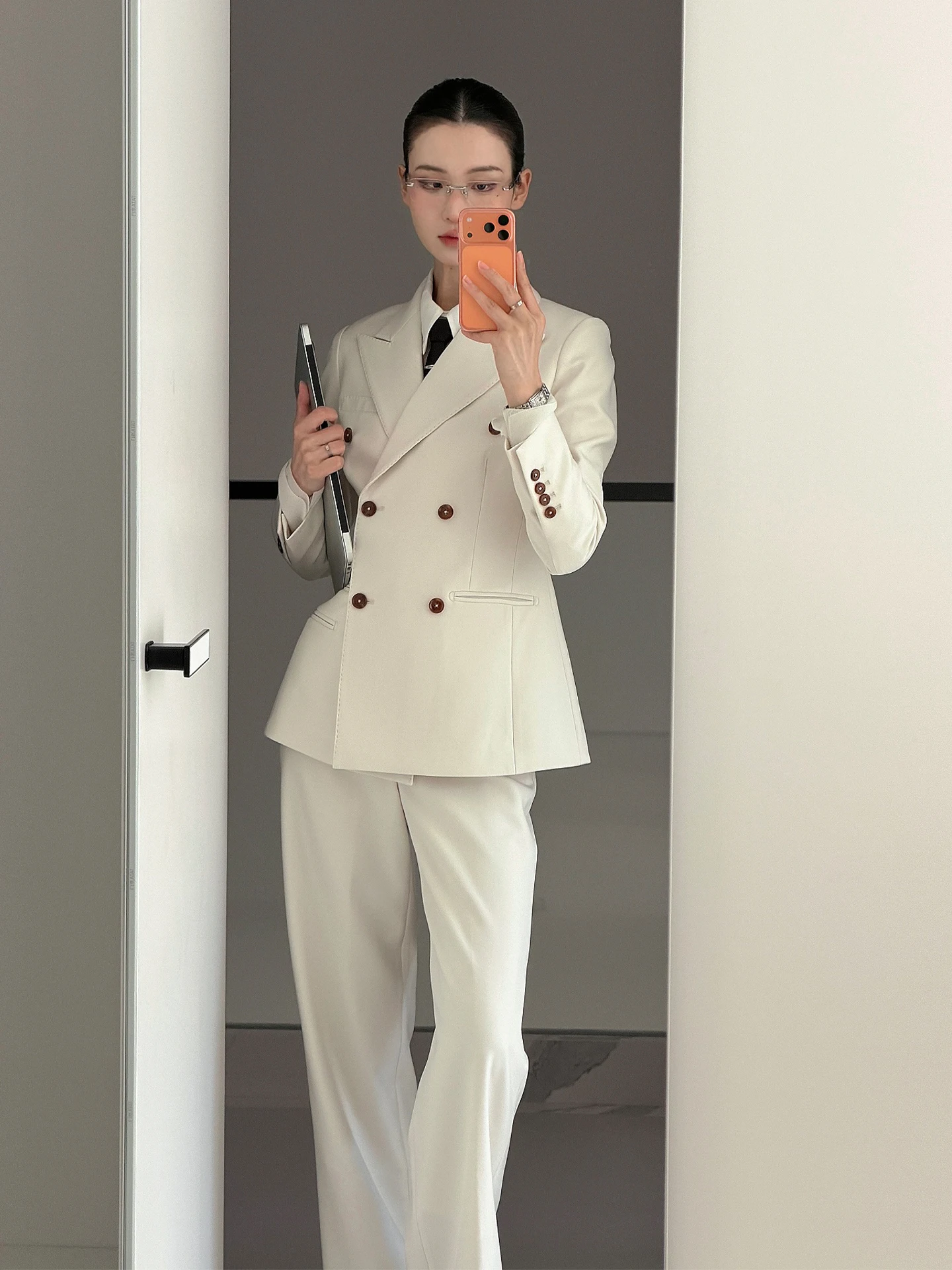 Slim Fit Two Piece Suit Women's Chic Double Breasted Wide Leg Pants in Beige Color Faionable Versatile Profional Looking...
Slim Fit Two Piece Suit Women's Chic Double Breasted Wide Leg Pants in Beige Color Faionable Versatile Profional Looking...